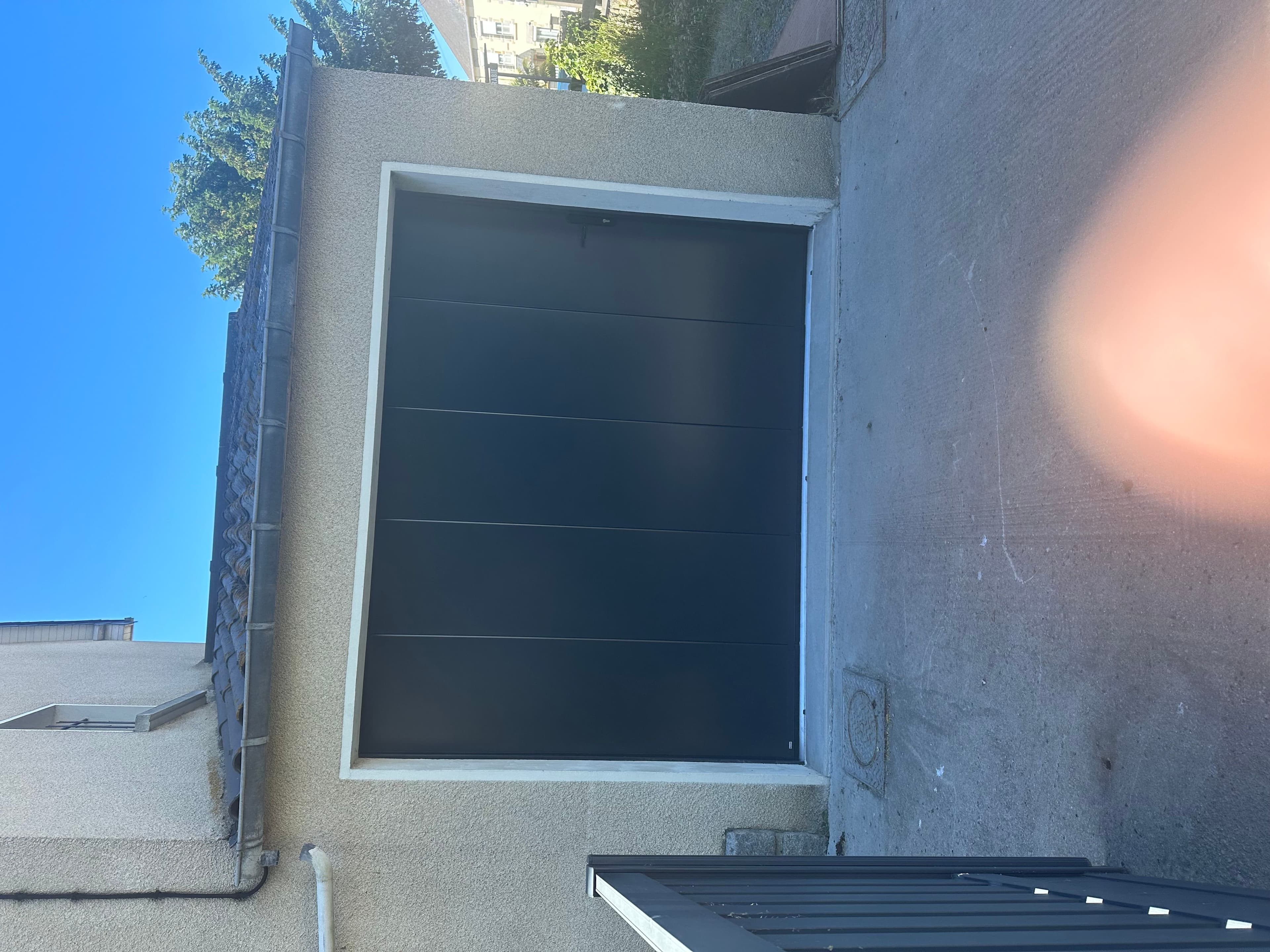 Porte de garage coulissante isolée