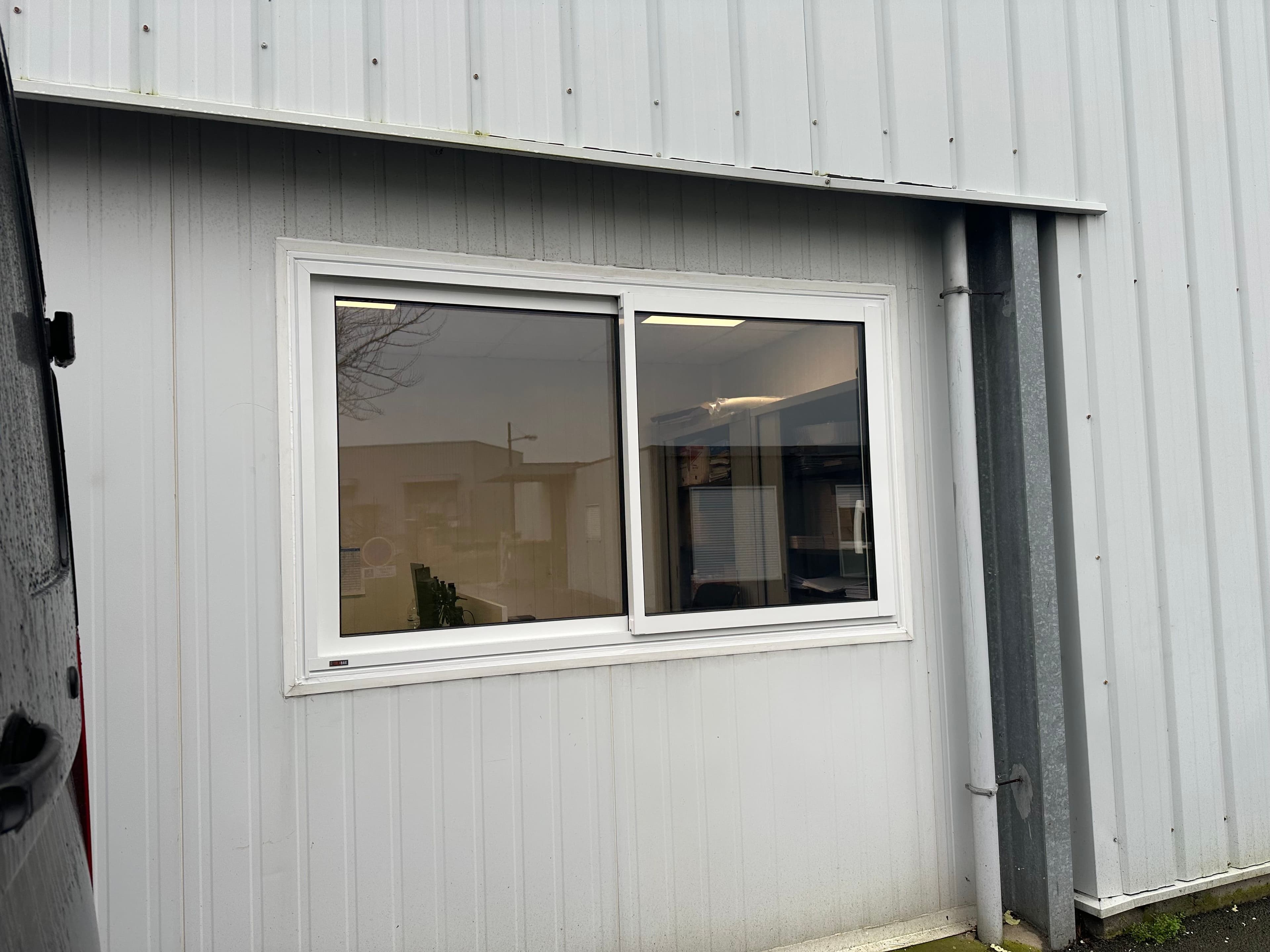 Coulissant en bâtiment d'entreprise